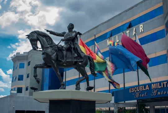 Monumento del Mariscal Antonio José de Sucre en la Unidad Académica La Paz